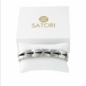 Elegant Satori Magnetic Therapy Bracelet for Pain Relief and Arthritis